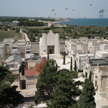 35_-ITA-Cimitero.00_01_30_15.Immagine006