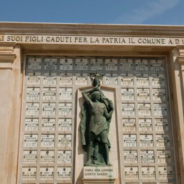35_-ITA-Cimitero.00_02_26_15.Immagine014